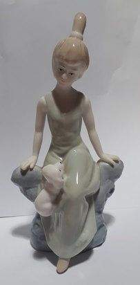 Adoring Look Ornament