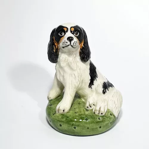Tricolour Cavalier on Green Cushion Ornament